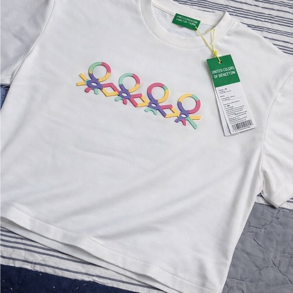 🧶United Colors of Benetton White Boxy Tee Raised Rubber Logo NWT - Picture 2 of 7